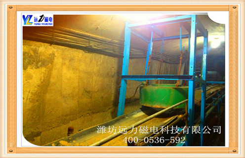 电磁除铁器是一种产生强大磁场吸引力的设备，它能将混杂在非磁性物料中的铁磁性杂质清除，以保证输送系统中的破碎机、研磨机等机械设备安全正常工作，同时可有效地防止因大、长铁件划裂输送机皮带的事故发生。电磁除铁器主要功用便是出去产料中间存在的导磁杂质提纯产料。而在陶瓷行业精美是一个非常需要关注的点，而精美的工艺便是对陶瓷材质的要求，因此在陶瓷行业电磁除铁器的引用是一个必不可少的工具
